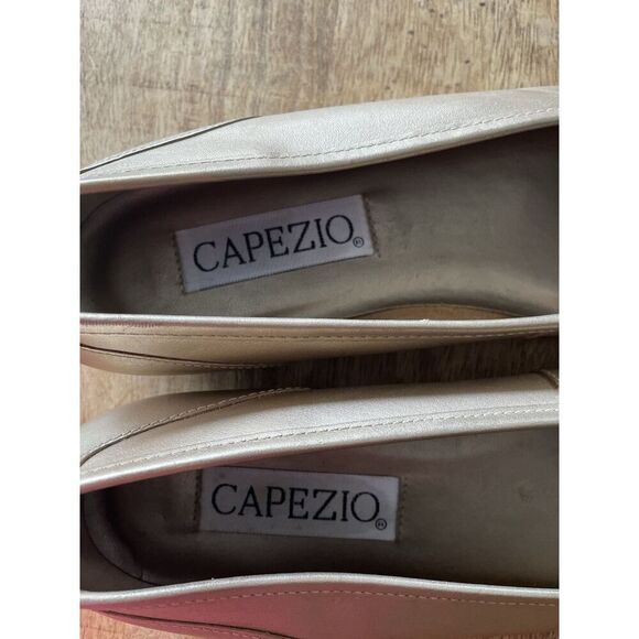 Capezio "Jenny" Gold  Genuine Leather Classic Loafers Flats  For Women Size 8.5 - Picture 5 of 11